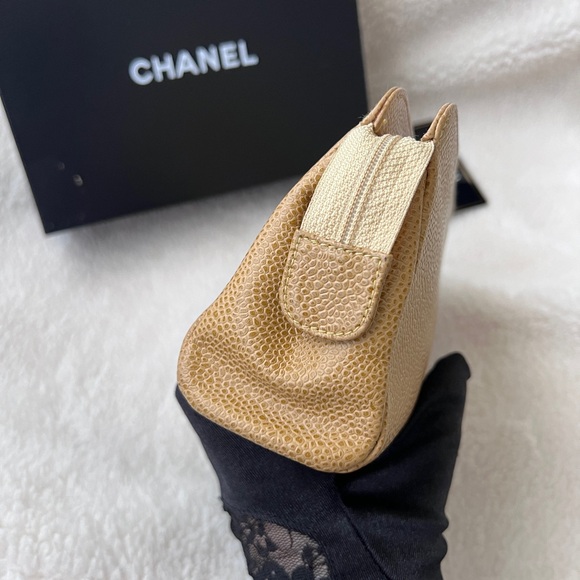 Auth Chanel Beige Vintage CC Logo Caviar Cosmetic Pouch w/ Gold hardware - Picture 6 of 15